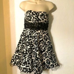 Brand: Twentyone. Size: small. Party Dress
